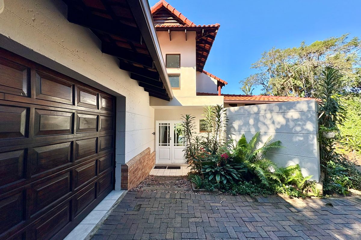 Luxury Coastal Living for Rent in Zimbali Coastal Estate – Golf Cart Included! - Photo 4