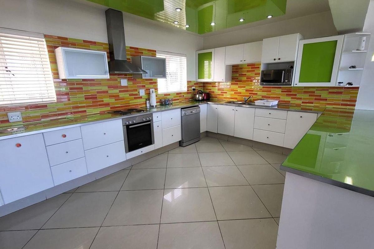 HUMEWOOD 2 BED 2 BATH APARTMENT FOR SALE - Photo 3