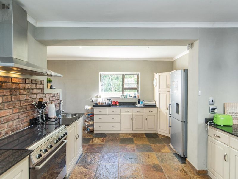 HUMEWOOD 4 BED 2 BATH HOUSE FOR SALE - Photo 10