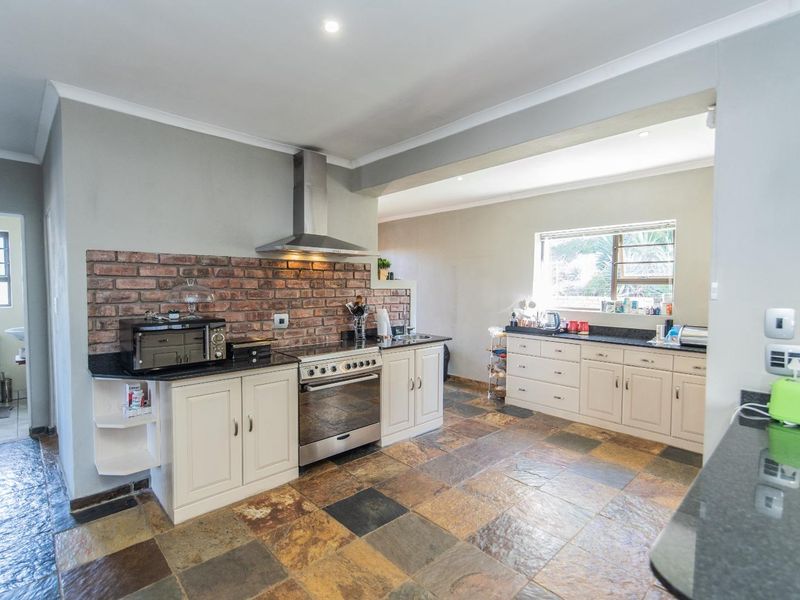 HUMEWOOD 4 BED 2 BATH HOUSE FOR SALE - Photo 8