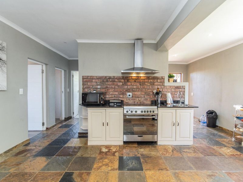 HUMEWOOD 4 BED 2 BATH HOUSE FOR SALE - Photo 9