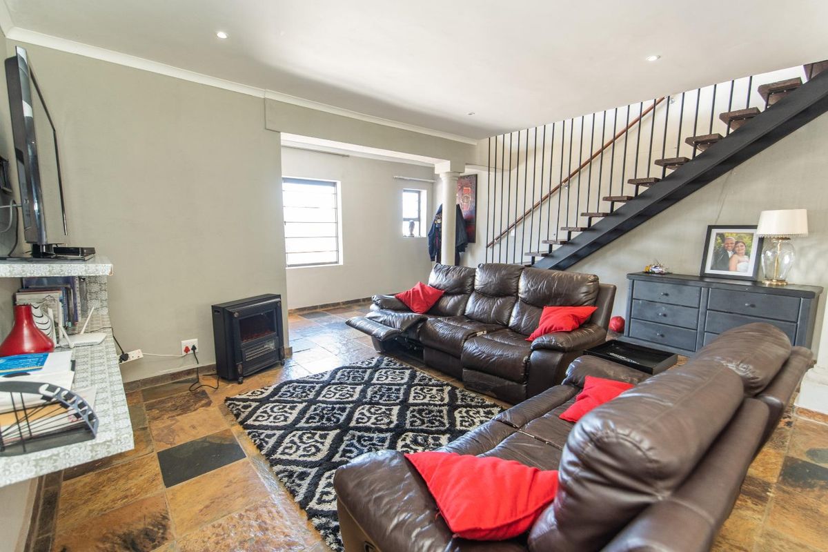 HUMEWOOD 4 BED 2 BATH HOUSE FOR SALE - Photo 4