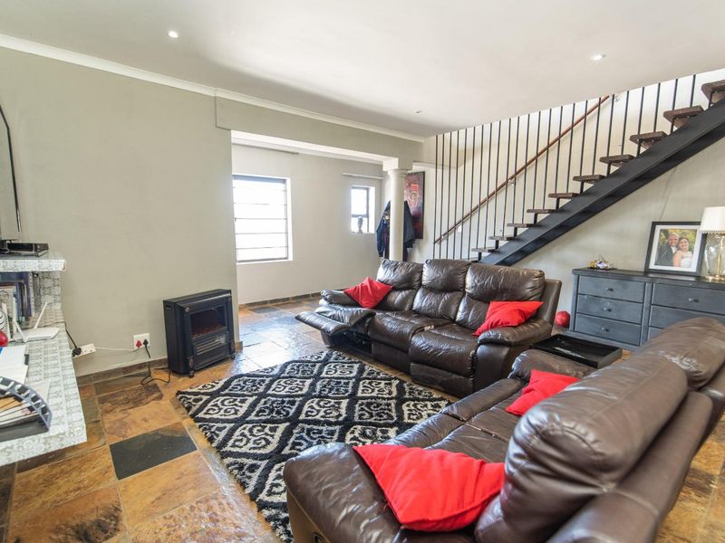 HUMEWOOD 4 BED 2 BATH HOUSE FOR SALE - Photo 4