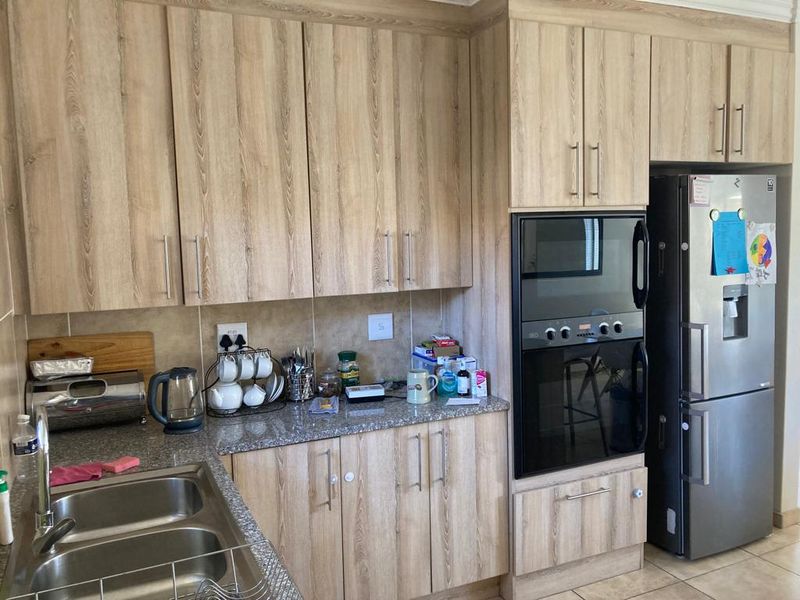 3 Bed House in Equestria - Photo 3