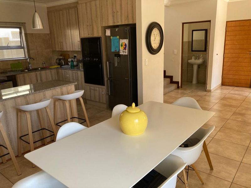 3 Bed House in Equestria - Photo 6