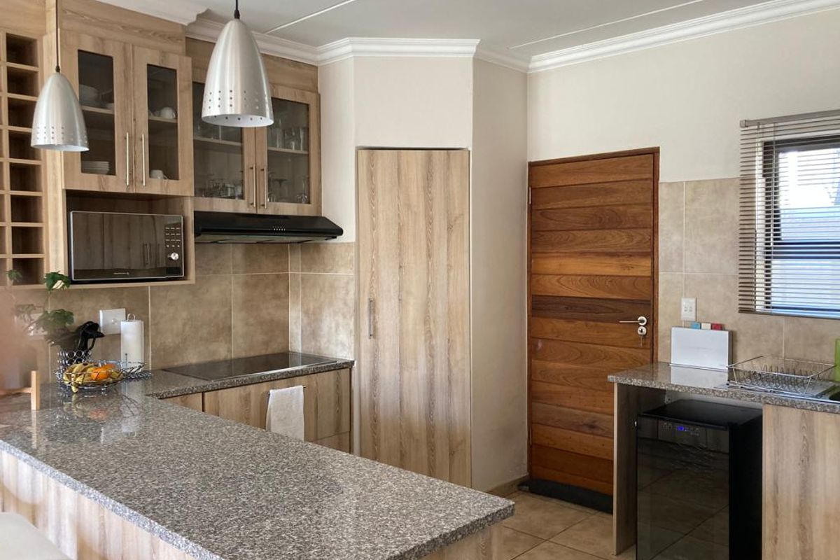 3 Bed House in Equestria - Photo 5