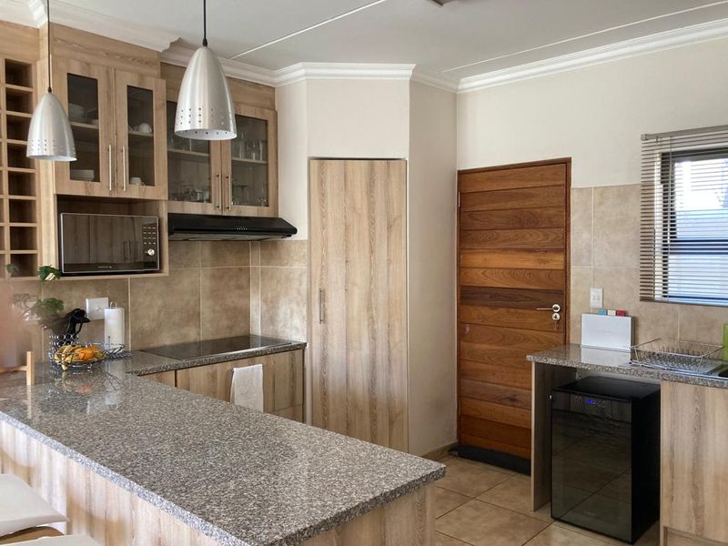 3 Bed House in Equestria - Photo 5