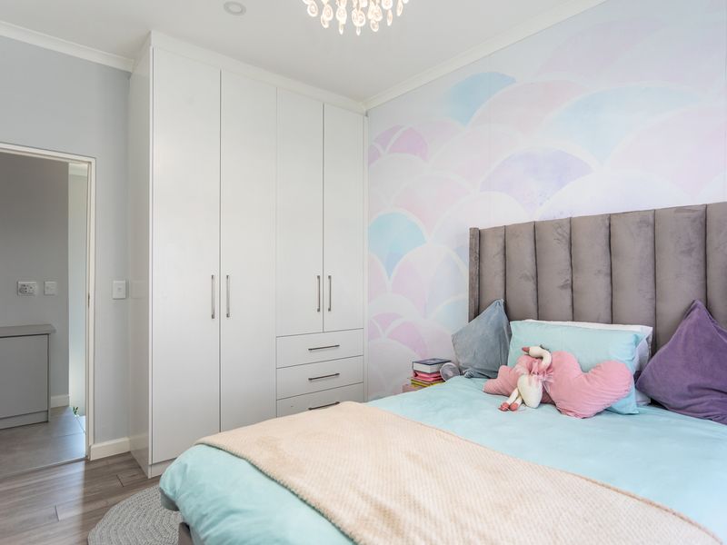 Step into the epitome of luxury and modern living with this impeccably maintained home - Photo 9