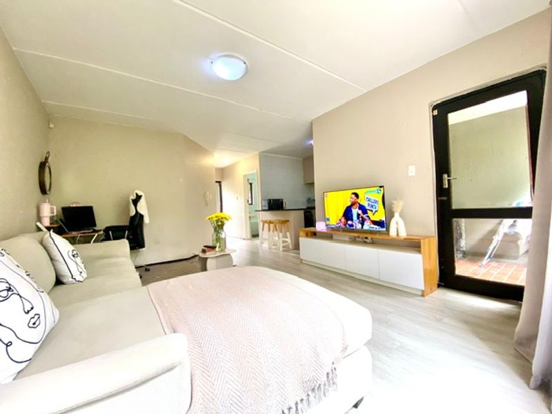 STYLISH ONE BED APARTMENT IN THE HEART OF MORNINGSIDE FOR SALE - Photo 3