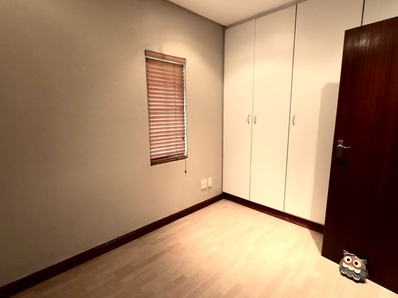 Modern 2-Bedroom Ground Floor Apartment in Over-50s Village (Bryanston) - Photo 8
