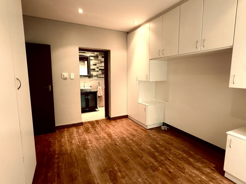 Modern 2-Bedroom Ground Floor Apartment in Over-50s Village (Bryanston) - Photo 10