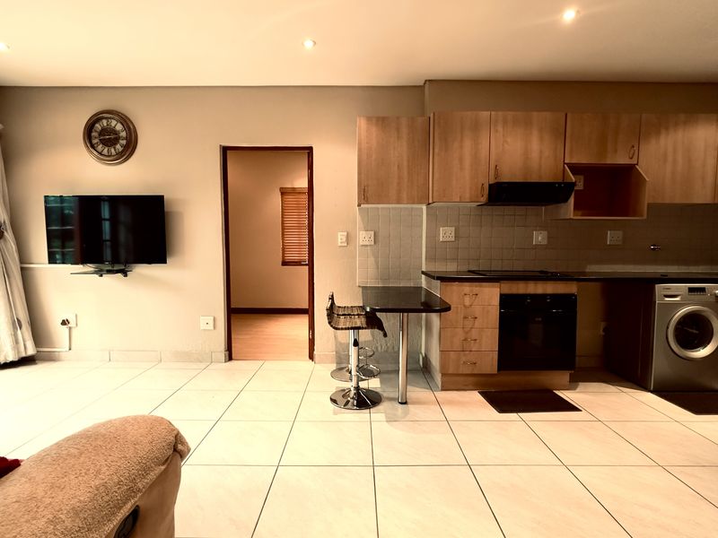 Modern 2-Bedroom Ground Floor Apartment in Over-50s Village (Bryanston) - Photo 5