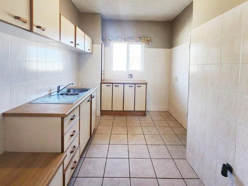 SUMMERSTRAND FURNISHED ROOM IN SHARED APARTMENT FOR RENT - Photo 2