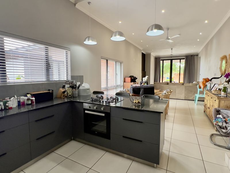 4 BEDROOM HOUSE IN SECURE ESTATE - Photo 9