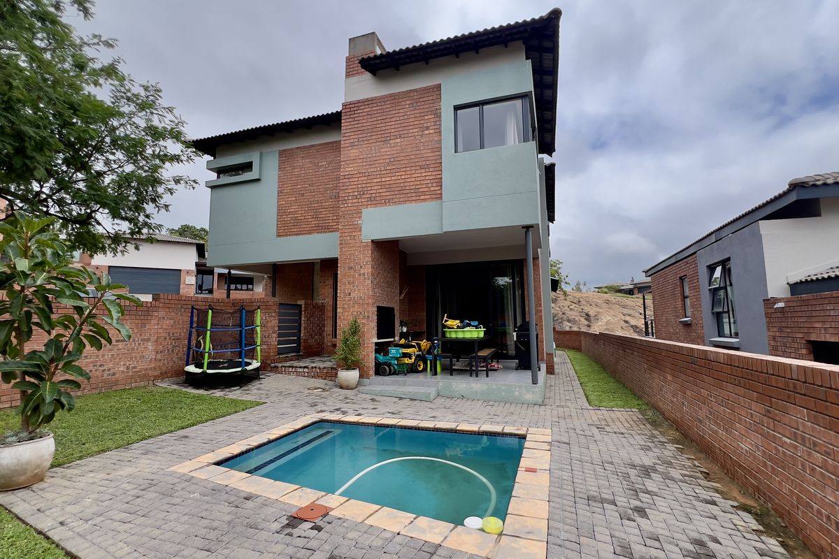 4 BEDROOM HOUSE IN SECURE ESTATE - Photo 2