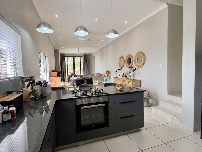 4 BEDROOM HOUSE IN SECURE ESTATE - Photo 8