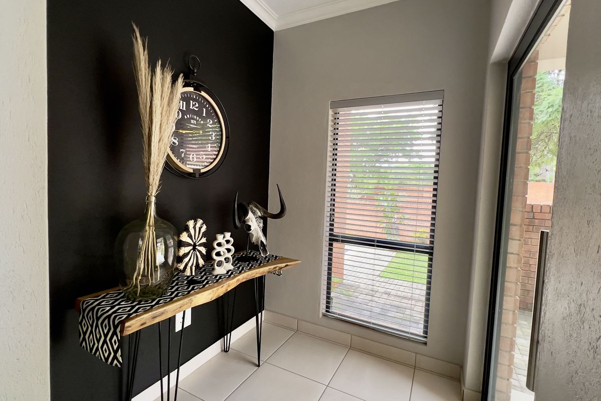 4 BEDROOM HOUSE IN SECURE ESTATE - Photo 3