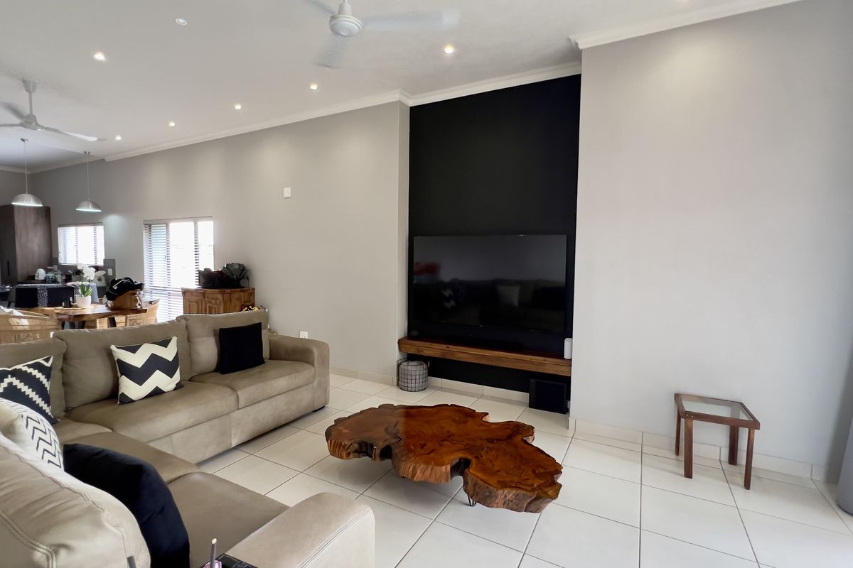 4 BEDROOM HOUSE IN SECURE ESTATE - Photo 4