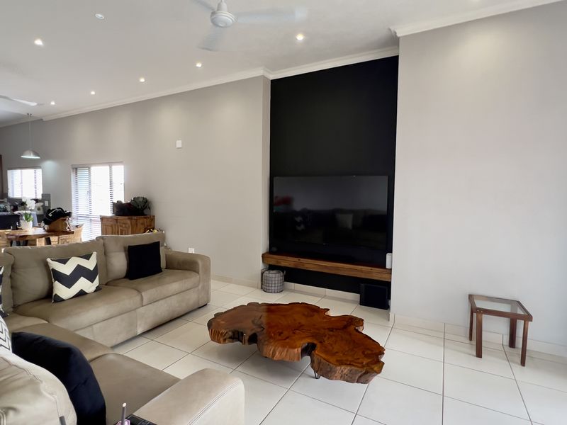 4 BEDROOM HOUSE IN SECURE ESTATE - Photo 4