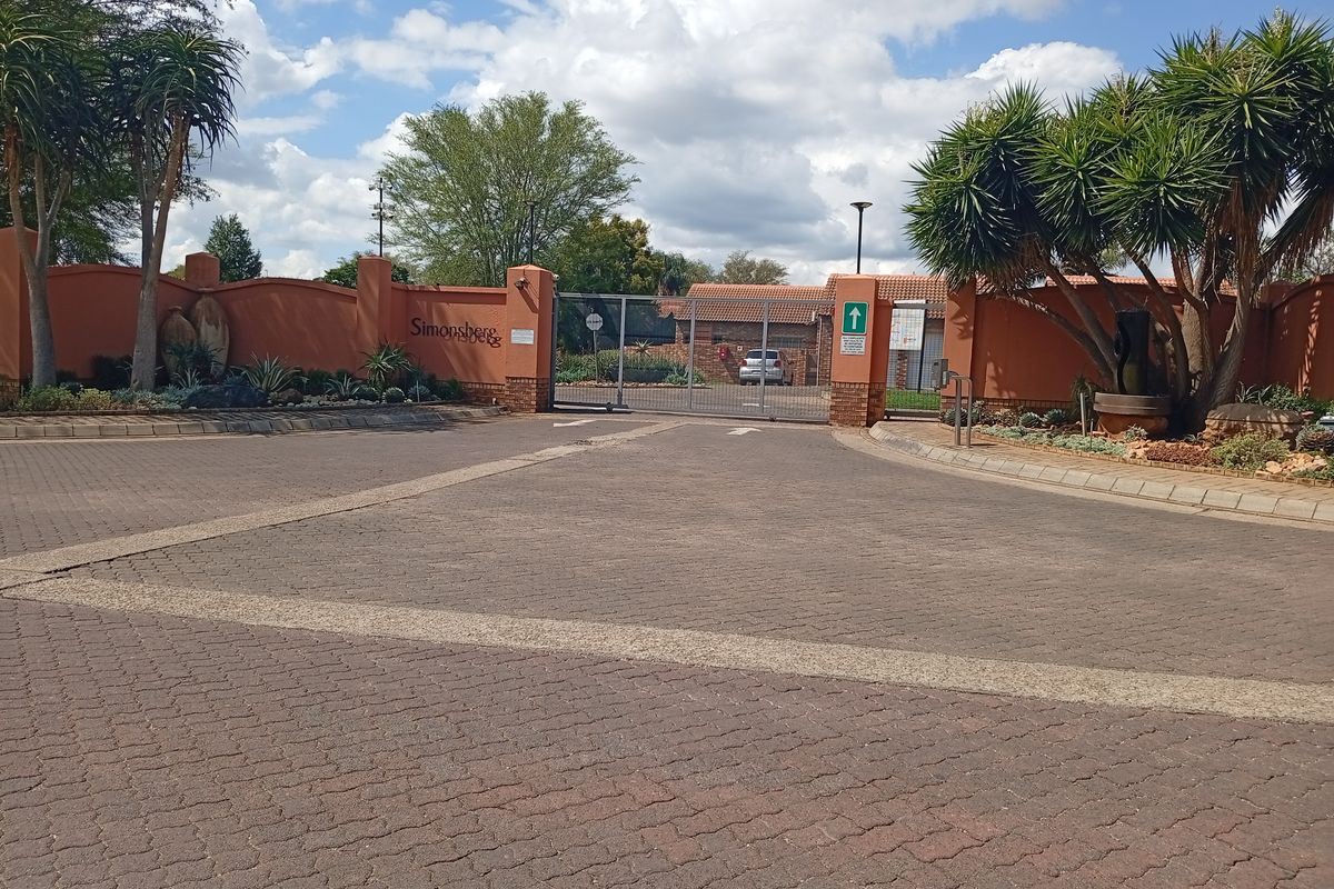 Townhouse For Sale In Pretoria - Photo 2