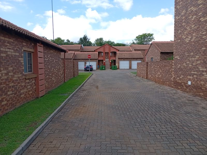 Townhouse For Sale In Pretoria - Photo 7