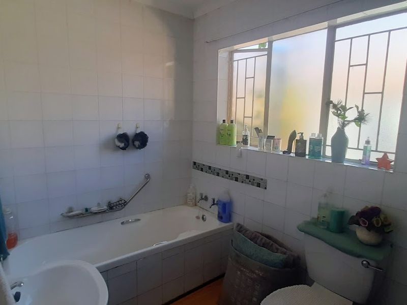 Modern Effortless Living!! - Photo 9