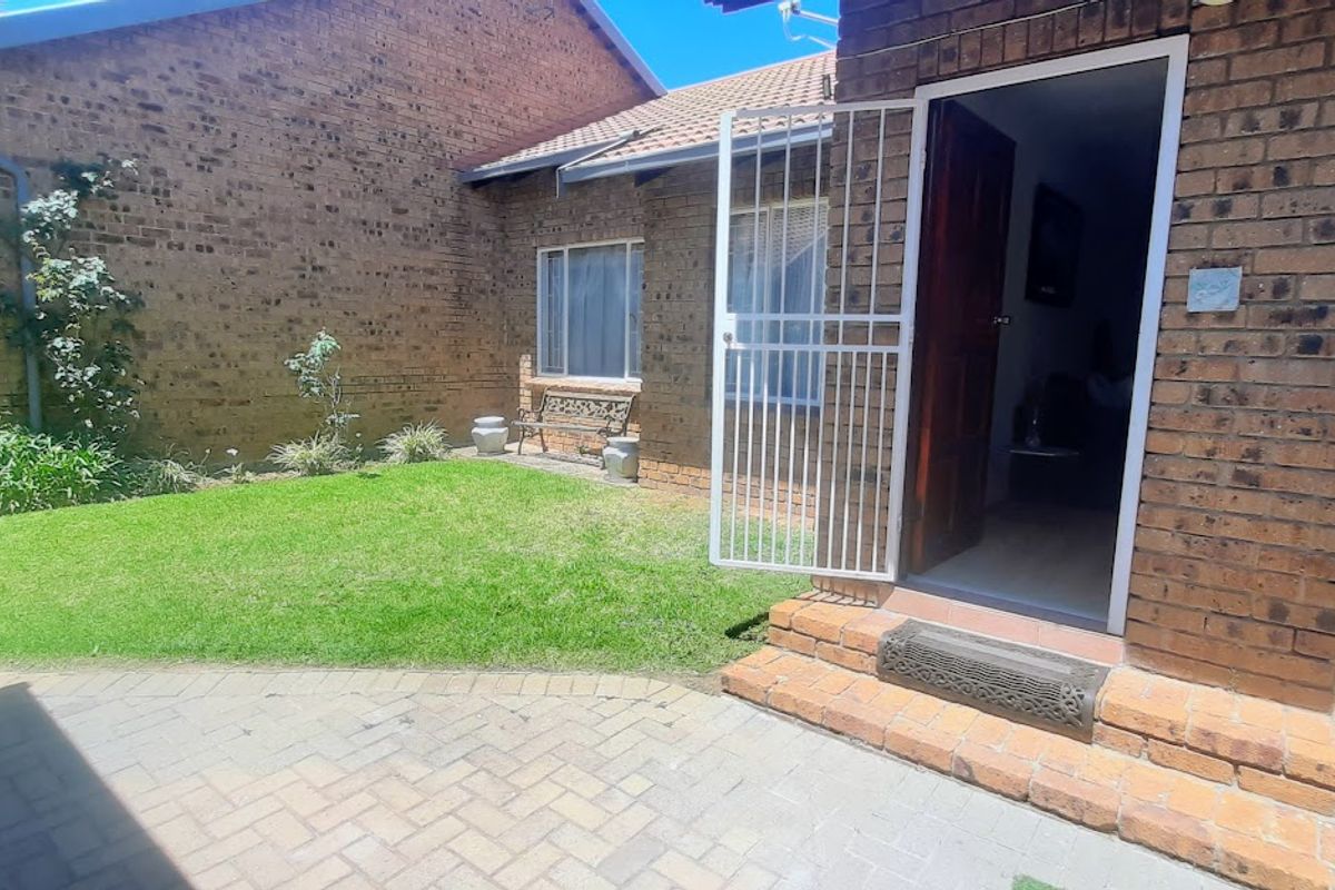 Modern Effortless Living!! - Photo 3