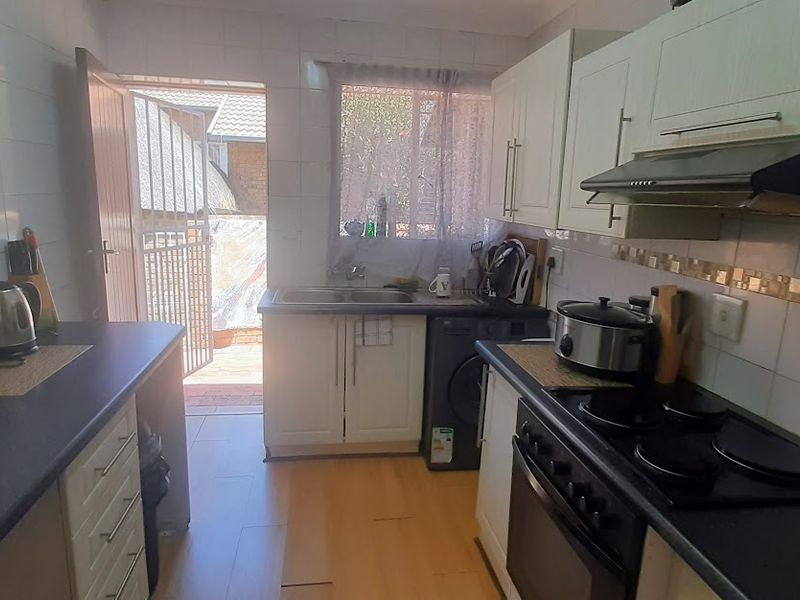 Modern Effortless Living!! - Photo 5