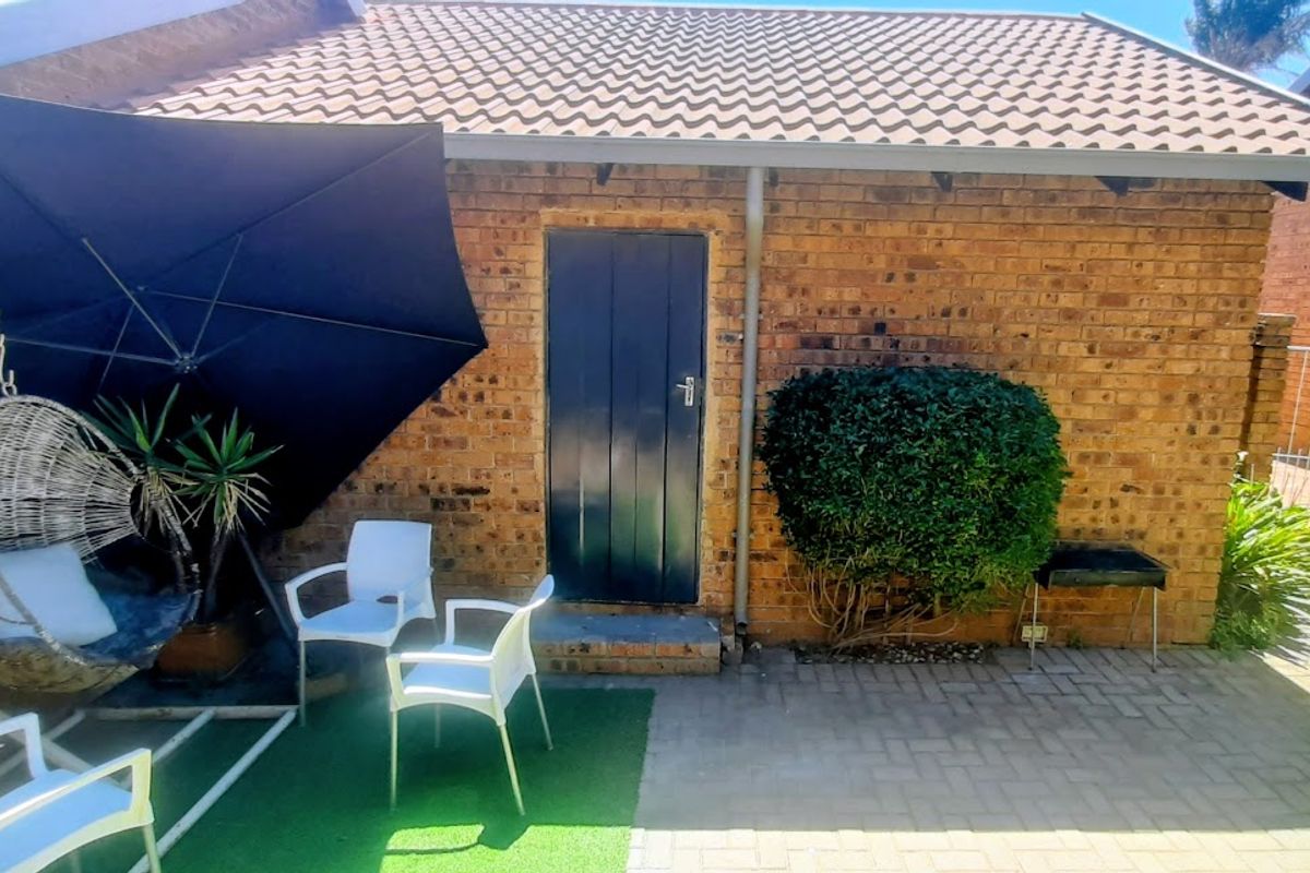 Modern Effortless Living!! - Photo 2