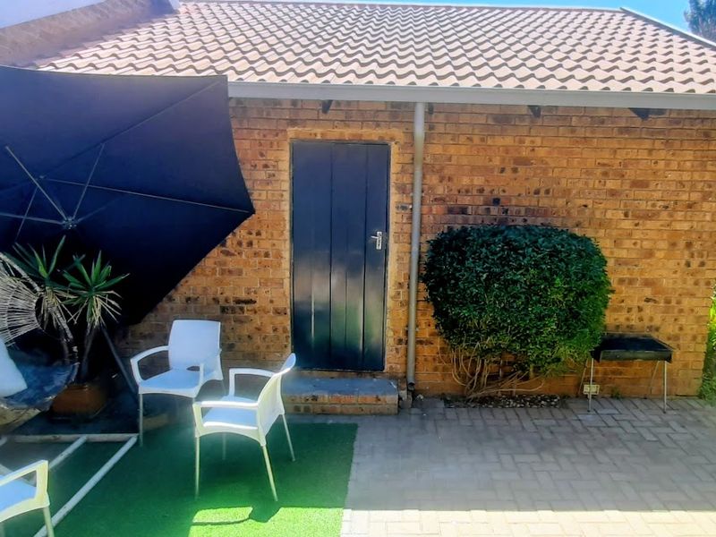 Modern Effortless Living!! - Photo 2