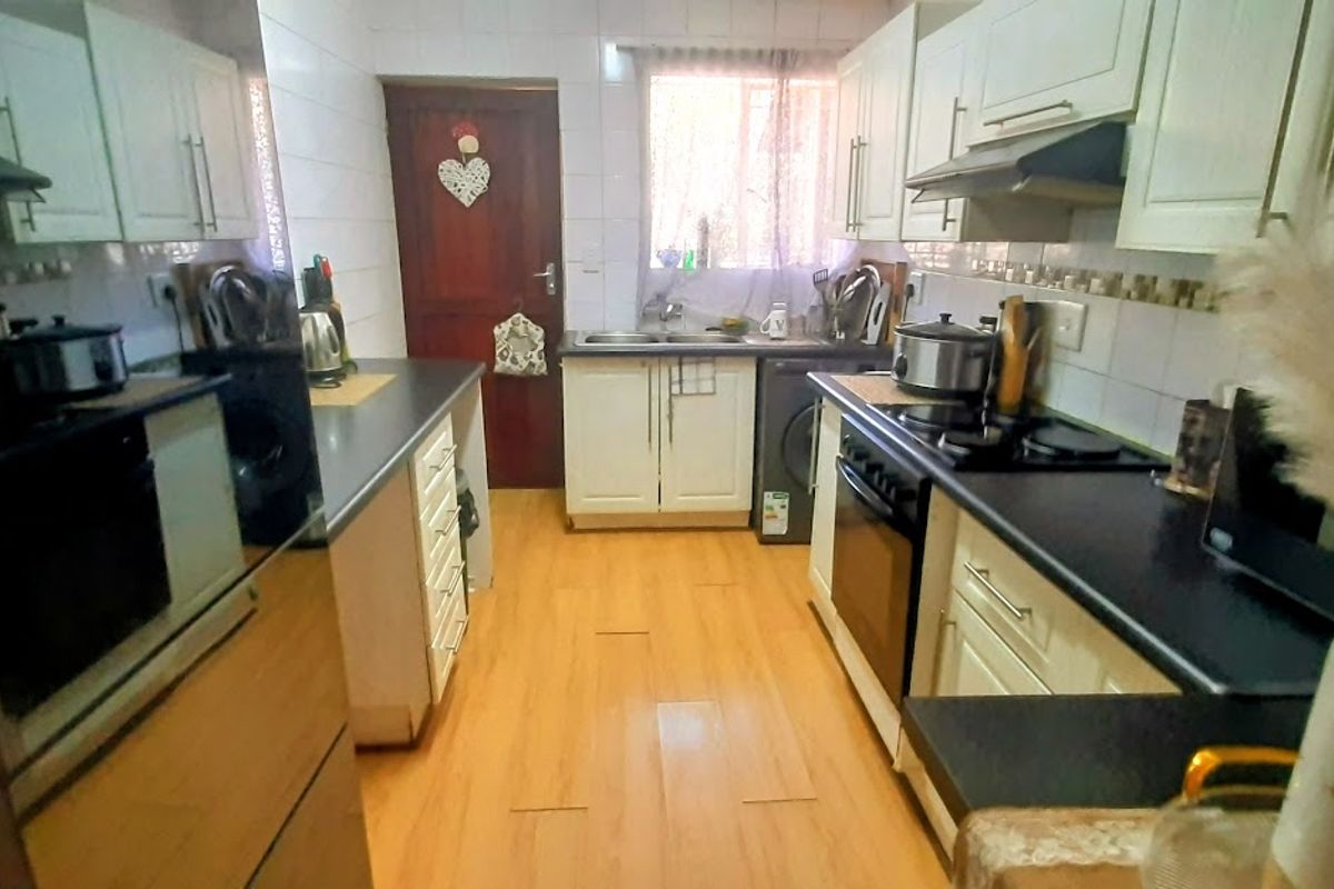 Modern Effortless Living!! - Photo 4