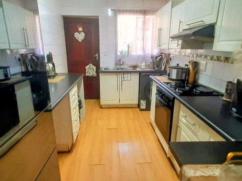 Modern Effortless Living!! - Photo 4