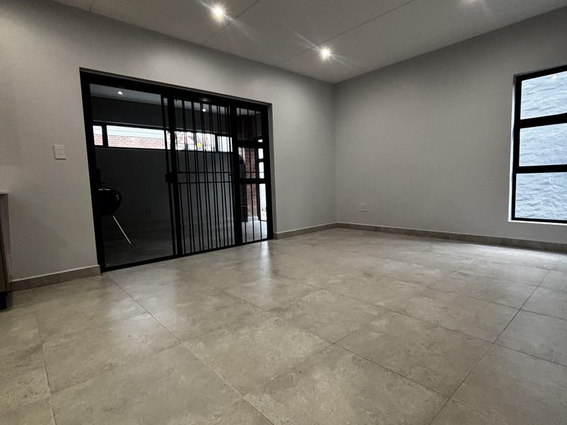 WOW MODERN -BRAND NEW 2 BED 2 BATH - Photo 3