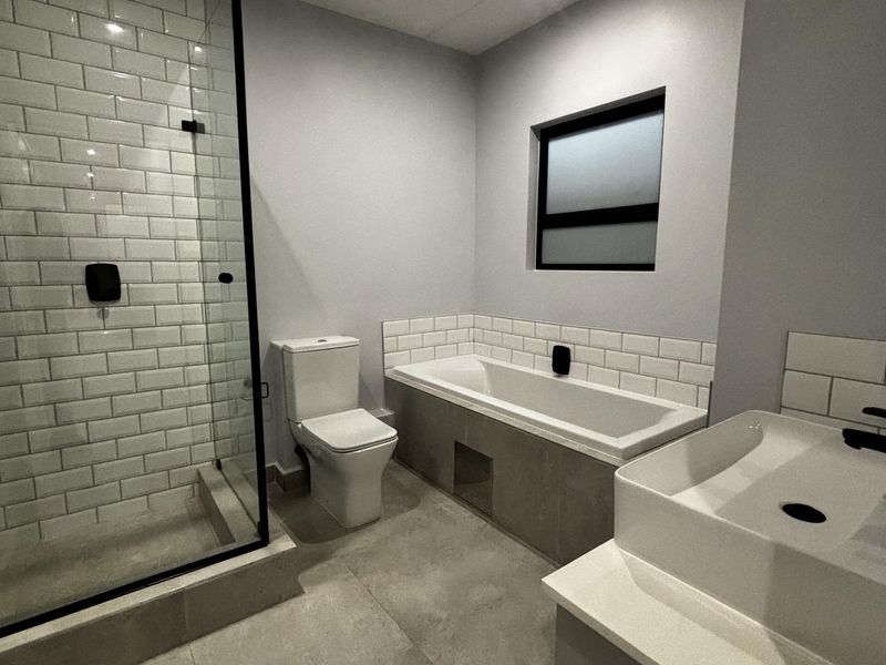 WOW MODERN -BRAND NEW 2 BED 2 BATH - Photo 8