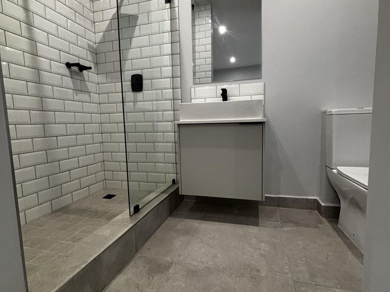 WOW MODERN -BRAND NEW 2 BED 2 BATH - Photo 6