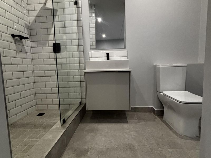 WOW MODERN -BRAND NEW 2 BED 2 BATH - Photo 7