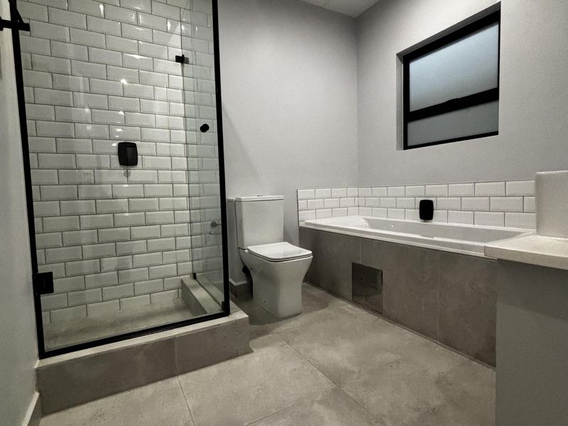 WOW MODERN -BRAND NEW 2 BED 2 BATH - Photo 5