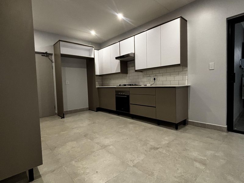 WOW MODERN -BRAND NEW 2 BED 2 BATH - Photo 2