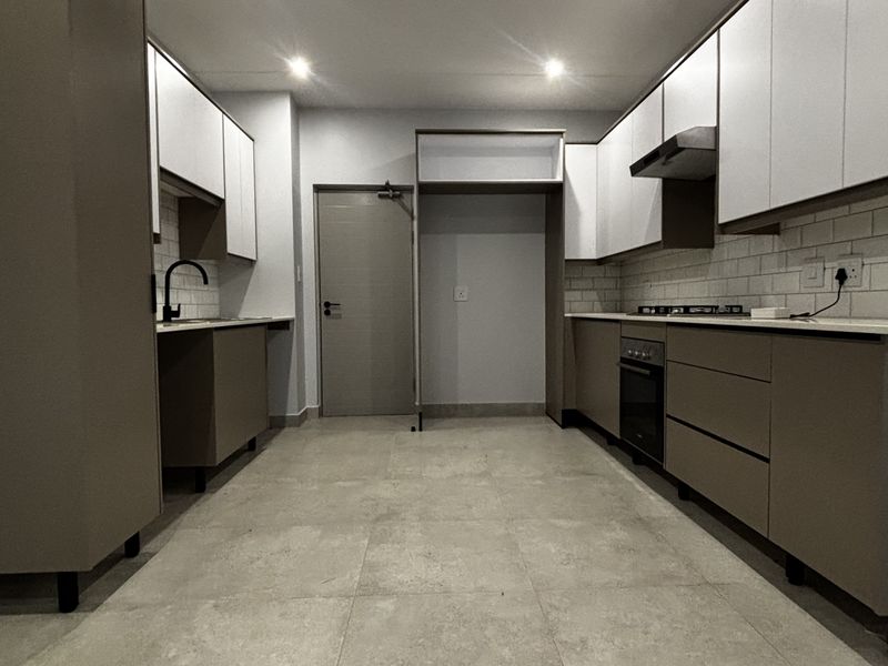 WOW MODERN -BRAND NEW 2 BED 2 BATH - Photo 4