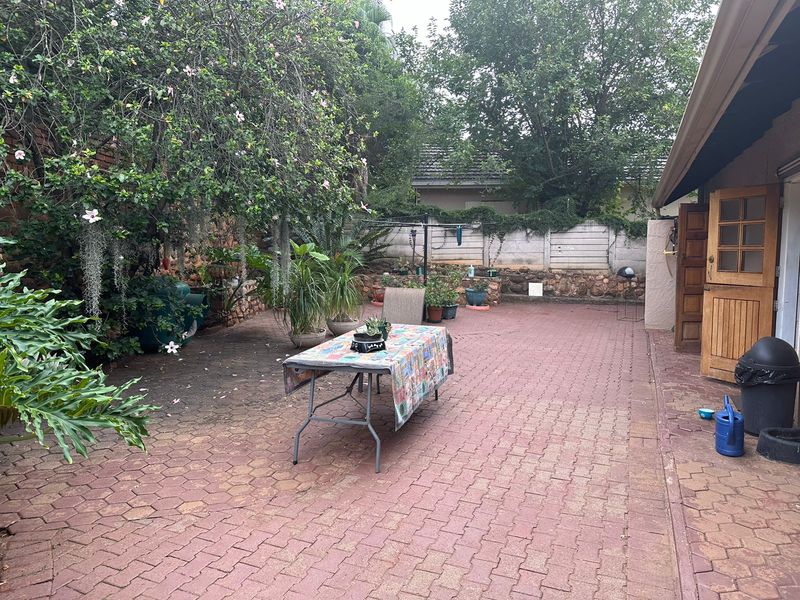 Spacious 4-Bedroom Family Home on a Corner Stand in Schoemansville, Hartbeespoort - Photo 10