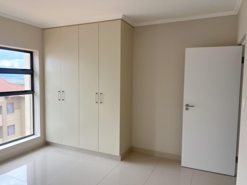 Modern 2 Bed, 2 Bath Apartment in Umhlanga Ridge Town Central - Photo 7