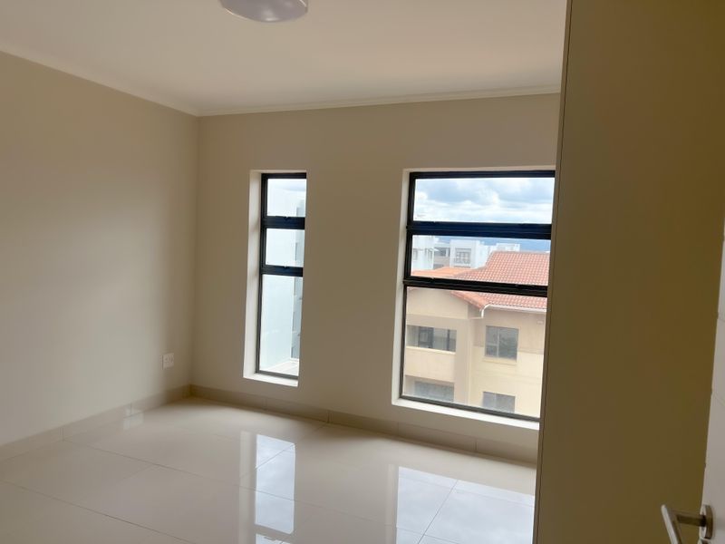 Modern 2 Bed, 2 Bath Apartment in Umhlanga Ridge Town Central - Photo 8