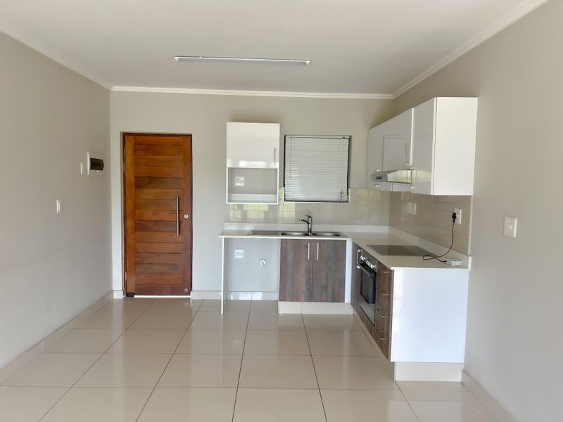 Modern 2 Bed, 2 Bath Apartment in Umhlanga Ridge Town Central - Photo 3