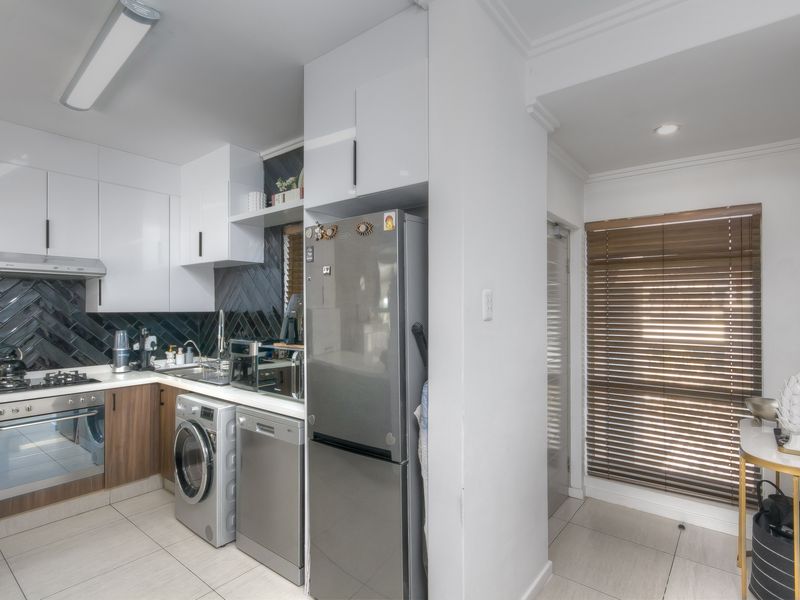 Wow 2 Bed 2 Bath Modern Morningside - Photo 9