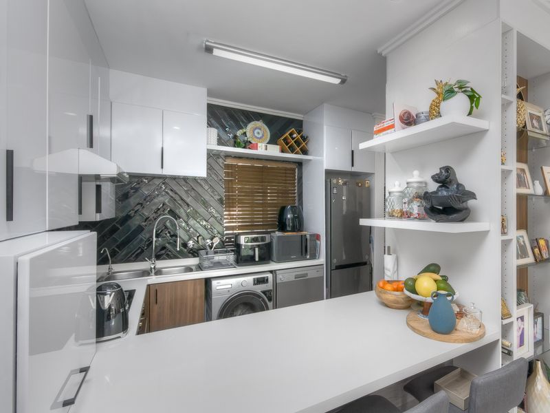 Wow 2 Bed 2 Bath Modern Morningside - Photo 5