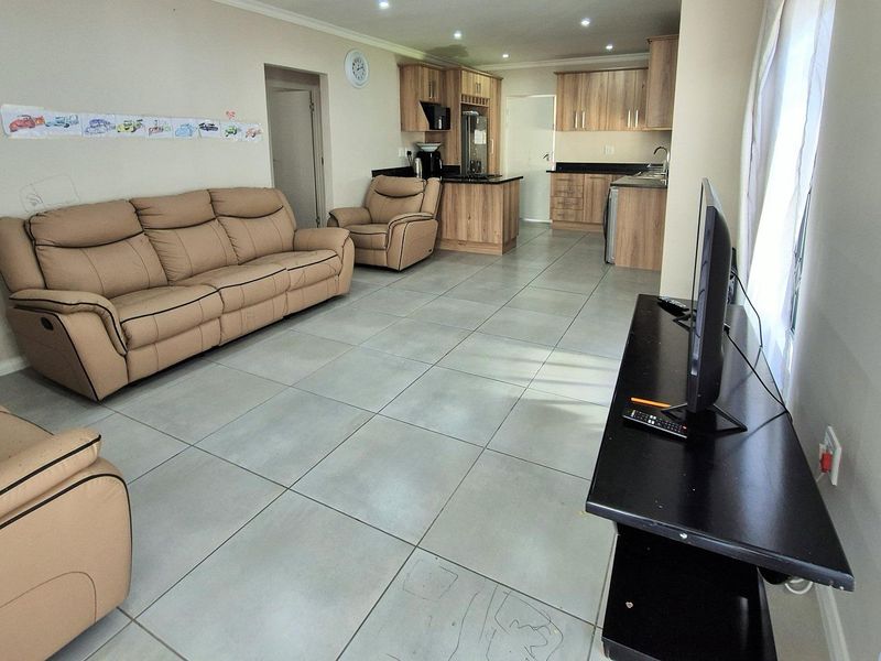 FAIRVIEW 3 BED 2 BATH HOUSE FOR SALE - Photo 3