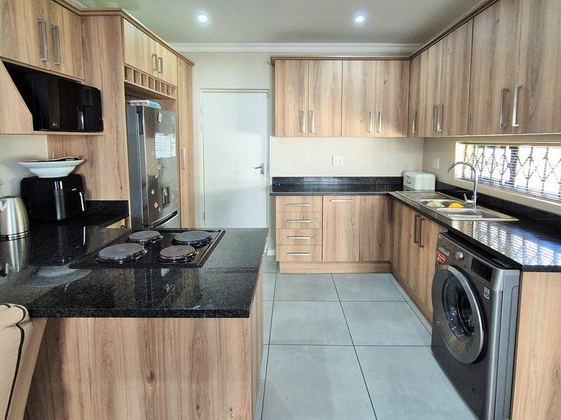 FAIRVIEW 3 BED 2 BATH HOUSE FOR SALE - Photo 4