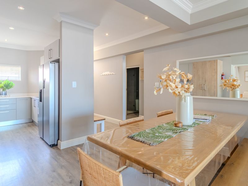 Fully Furnished Luxury Apartment with Spectacular Ocean and Table Mountain Views - Photo 9