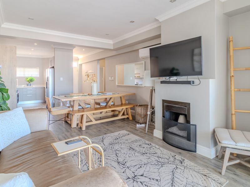 Fully Furnished Luxury Apartment with Spectacular Ocean and Table Mountain Views - Photo 7