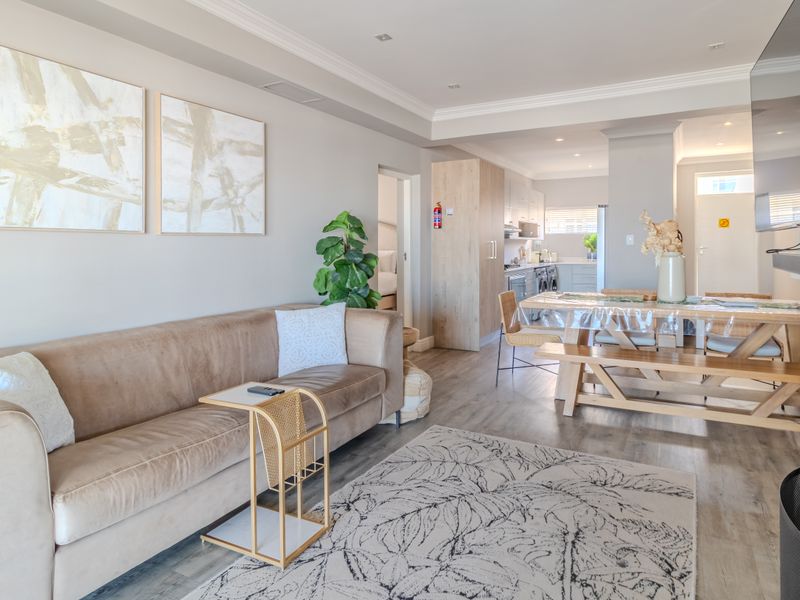 Fully Furnished Luxury Apartment with Spectacular Ocean and Table Mountain Views - Photo 6